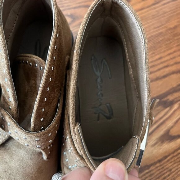 Dallas BY SEVEN Women's Faux SuedeStudded Brown Anti-Slip Ankle Booties Size 6 - Picture 3 of 6